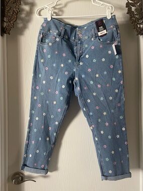 No Boundaries Light Blue Floral Print Cropped Jeans
